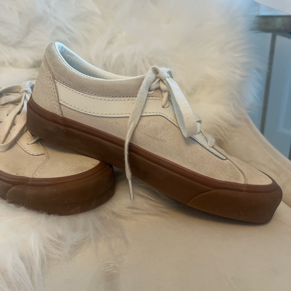 Vans - Picture 2 of 8